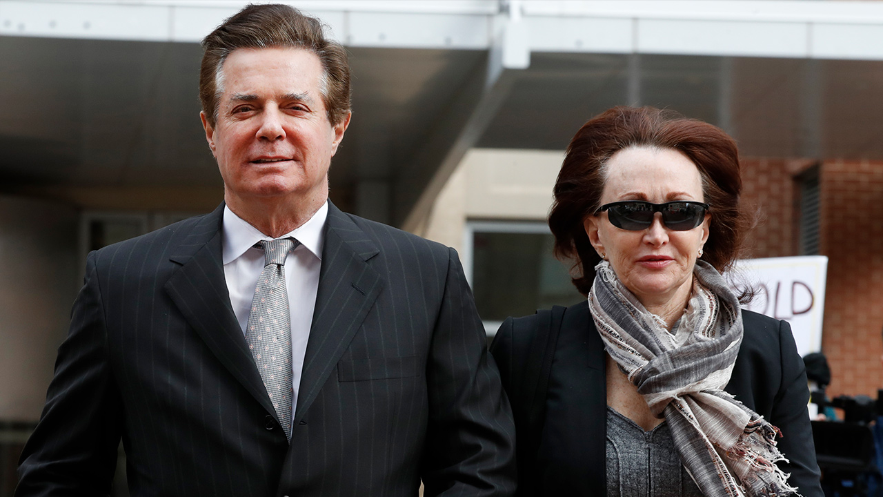 Photo of Paul Manafort and his wife