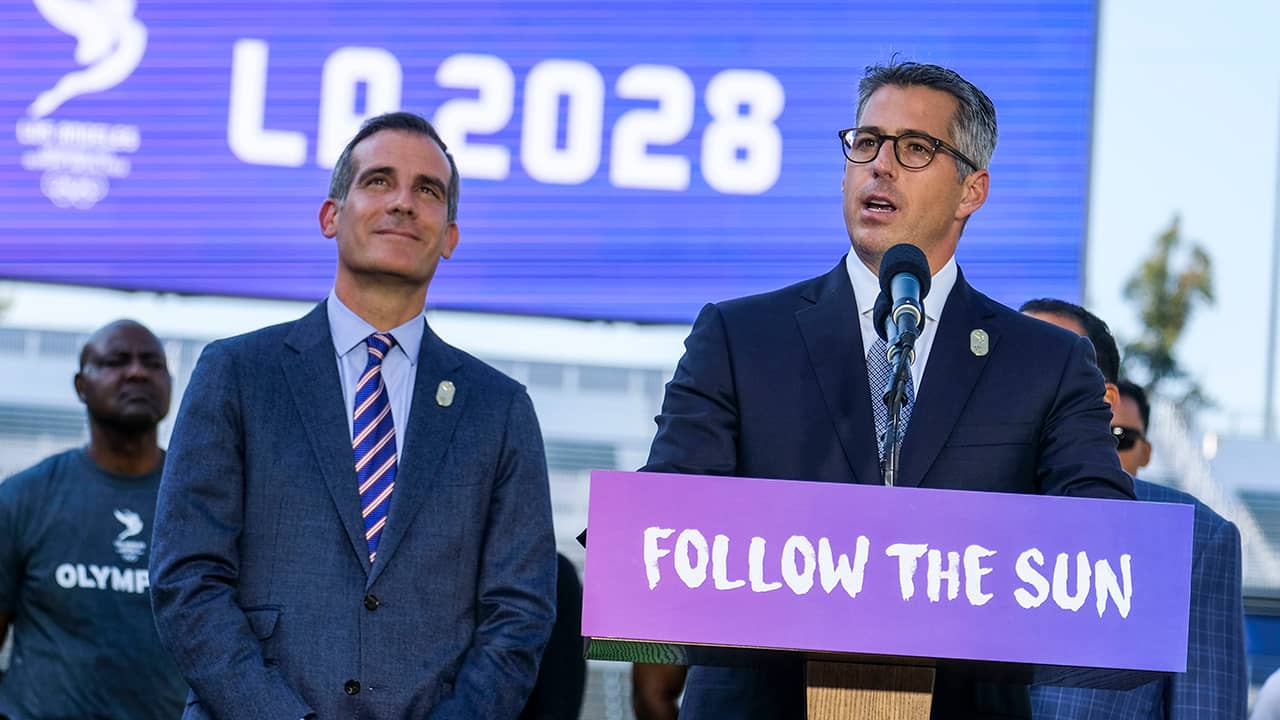 Photo of Los Angeles Mayor Eric Garcetti and Los Angeles Olympic Committee leader Casey Wasserman