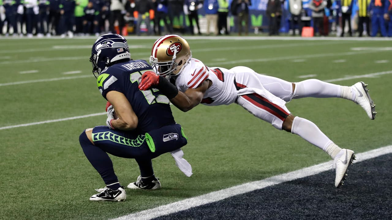 Photo of Seattle Seahawks' John Ursua, left, making a catch at the one-yard line