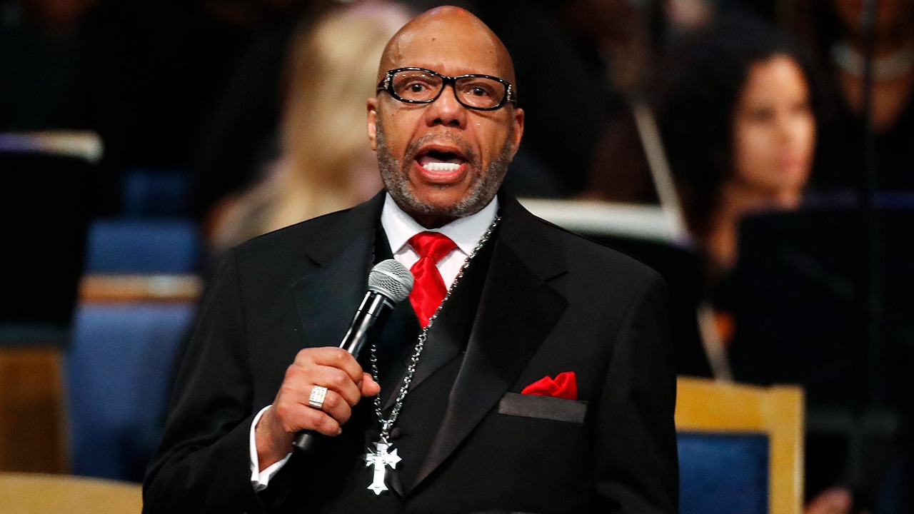 Photo of the Rev. Jasper Williams, Jr. during the funeral service for Aretha Franklin
