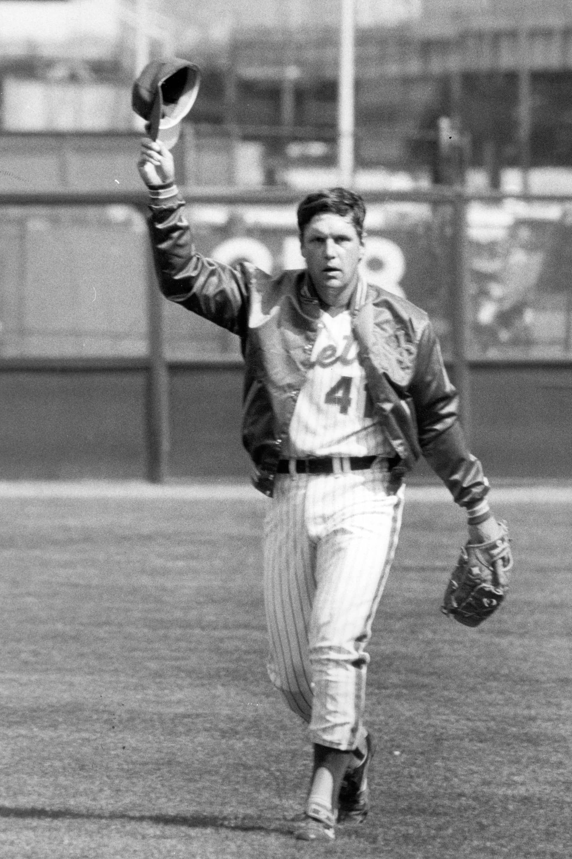 Photo of Tom Seaver waving to fans