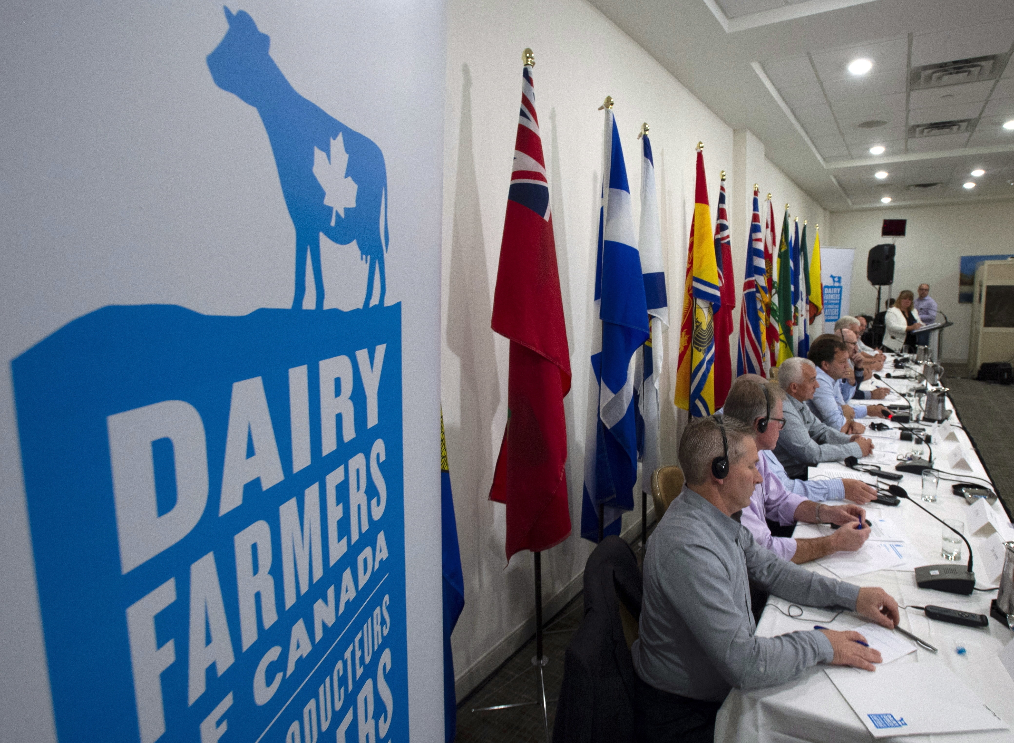 Photo of members of the Dairy Farmers of Canada