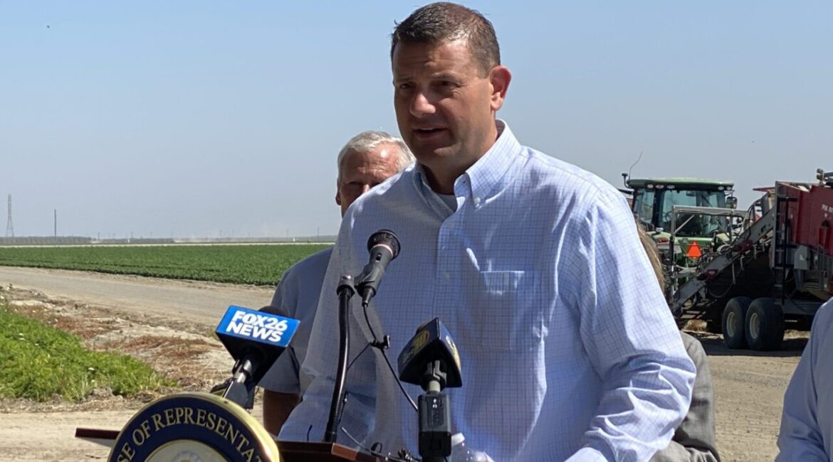 Image of Rep. David Valadao speaking about water at Terranova ranch