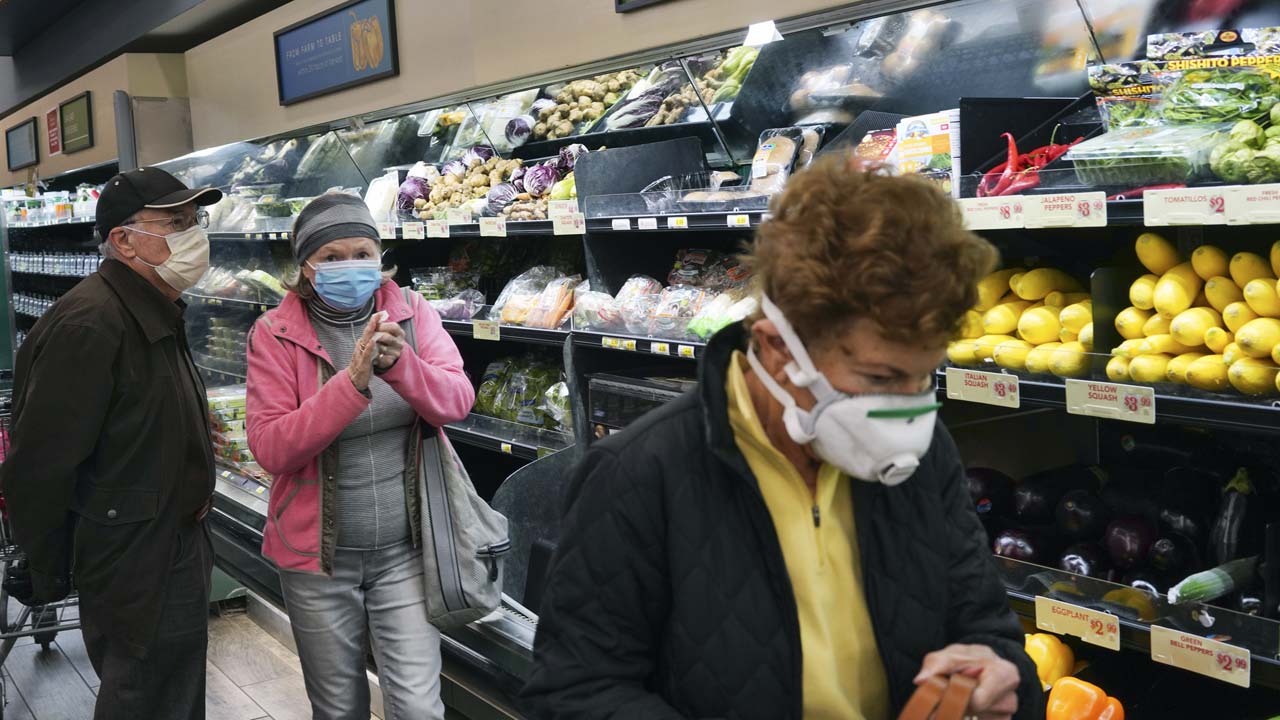 Photo of seniors shopping during CVOID-19 pandemic in Sherman Oaks, Californiak
