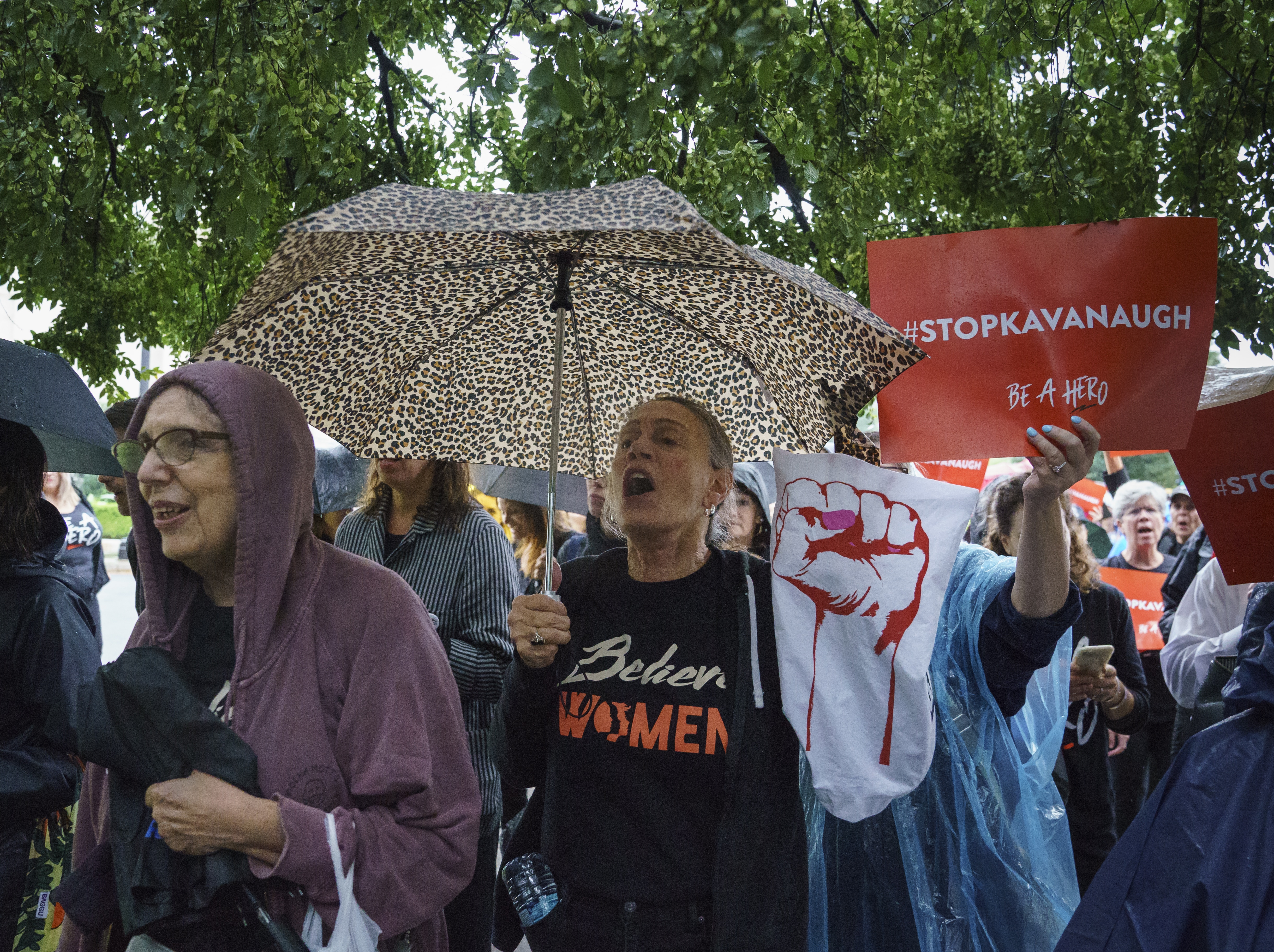 Photo of protesters outside the Kavanaugh hearing