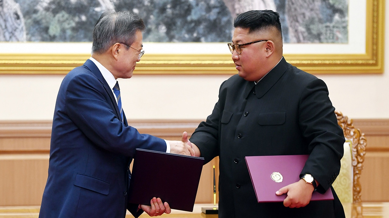 Photo of Kim Jong Un and Moon Jae-in shaking hands