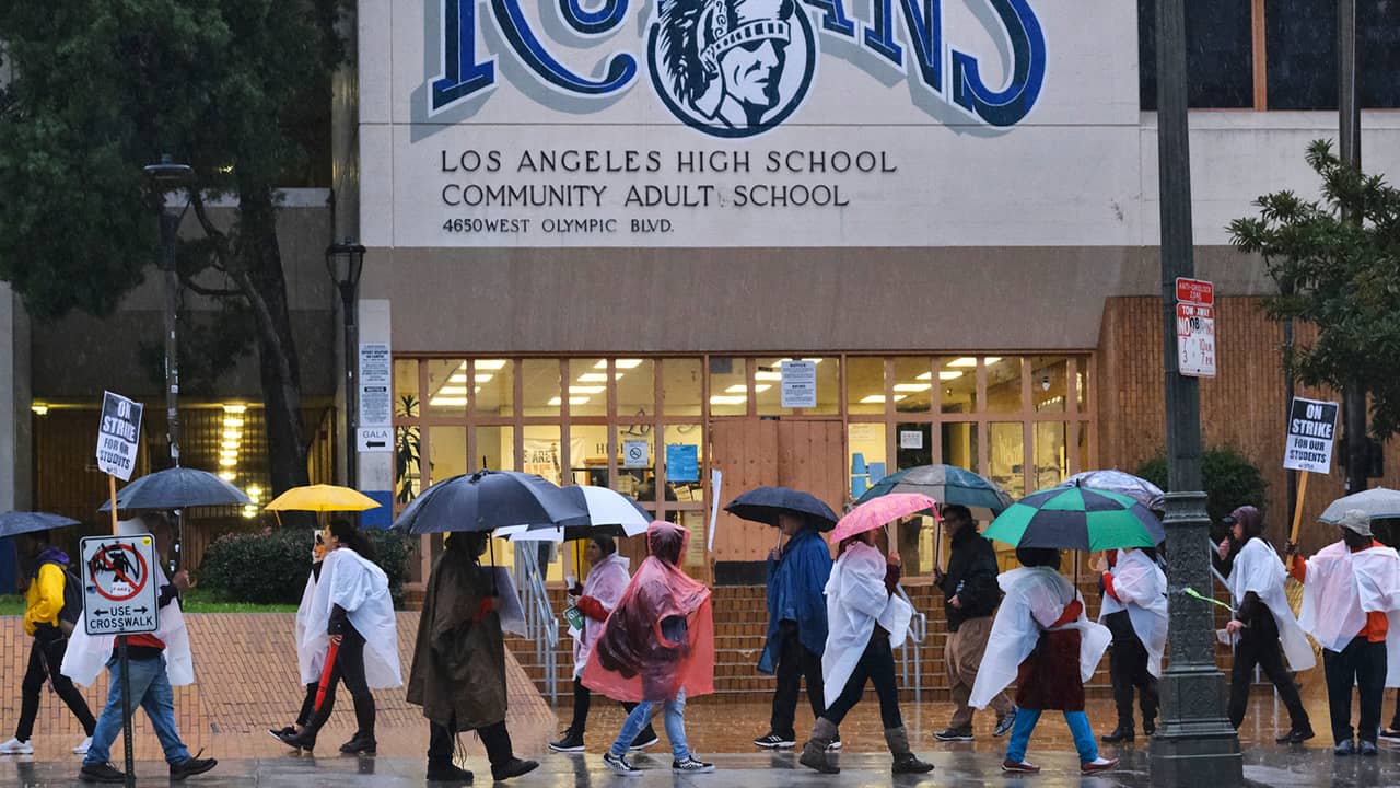 Photo of LA teachers on strike