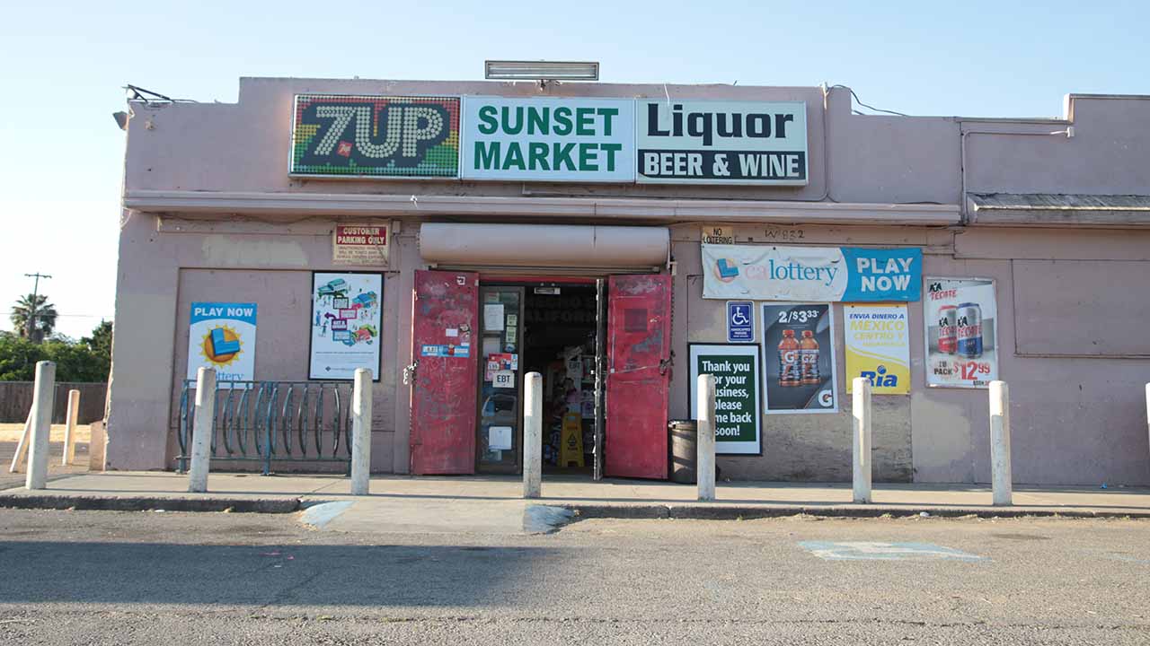 Photo of a Fresno liquor store