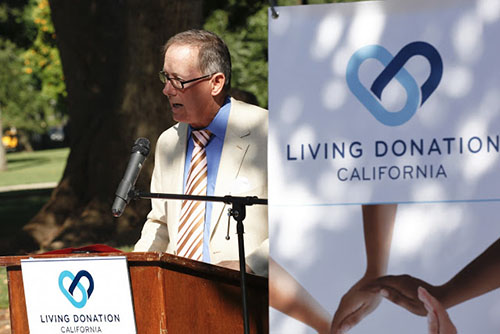 Picture of the late Tom Berryhill speaking at an organ donor event