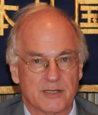 Portrait photo of Donald Kirk