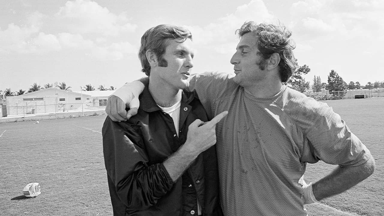 Miami quarterback Bob Griese, left, and linebacker Nick Buoniconti talk about the upcoming Super Bowl against Dallas, in Miami.
