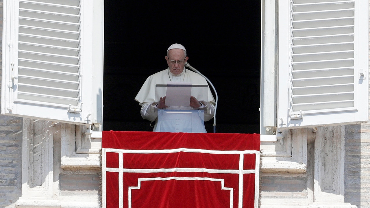 Photo of Pope Francis praying for the victims of the Kerala floods in St. Peter's Square