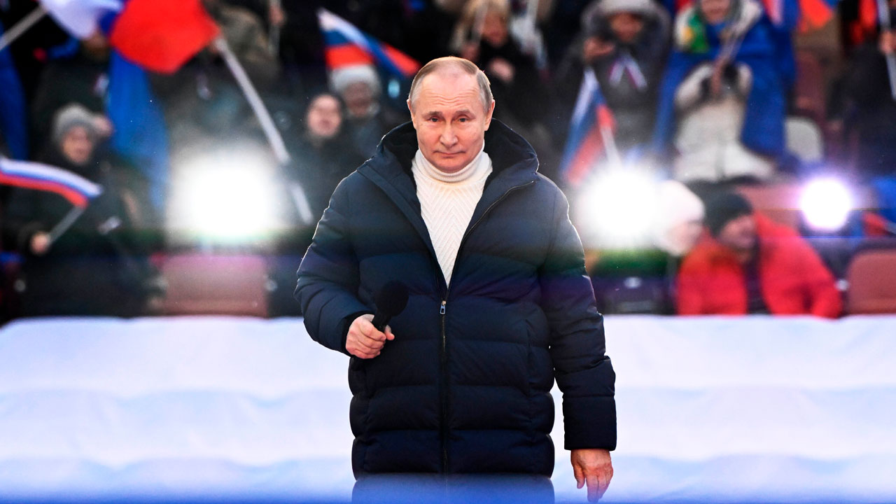 Putin speaks at war rally