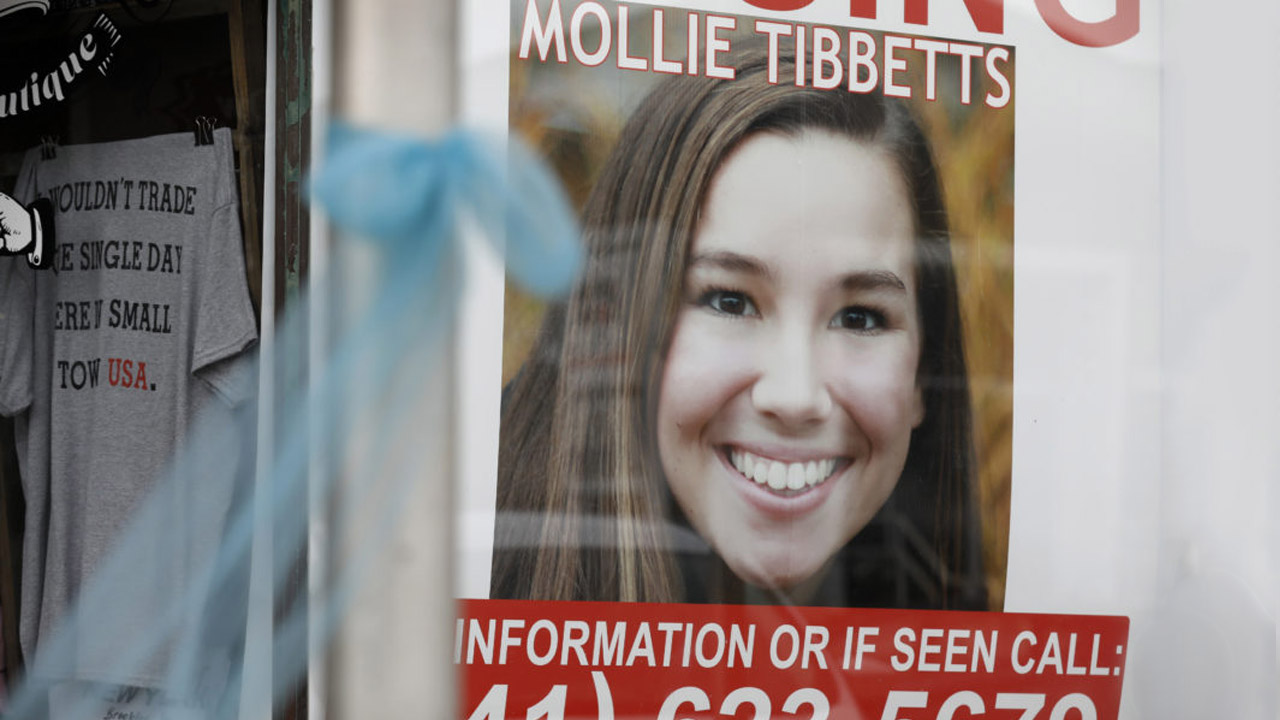 Mollie Tibbets missing Iowa student search poster