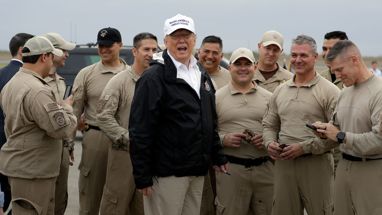 Photo of President Trump with customs and border agents