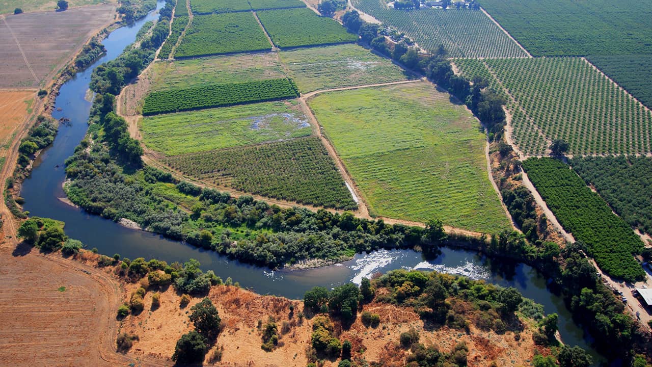 Aerial view of the Tuolumne River in spring 2006