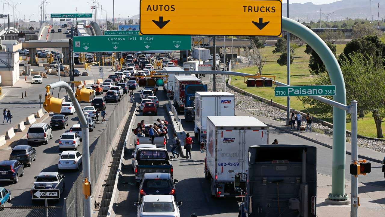 Photo of trucks at El Paso-Mexico border