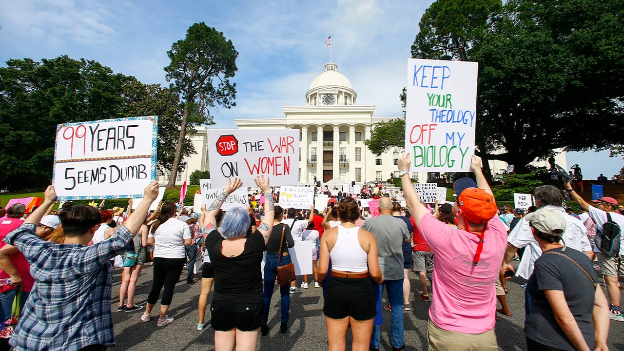 Photo of protestor's for women's rights holding a rally in Alabama
