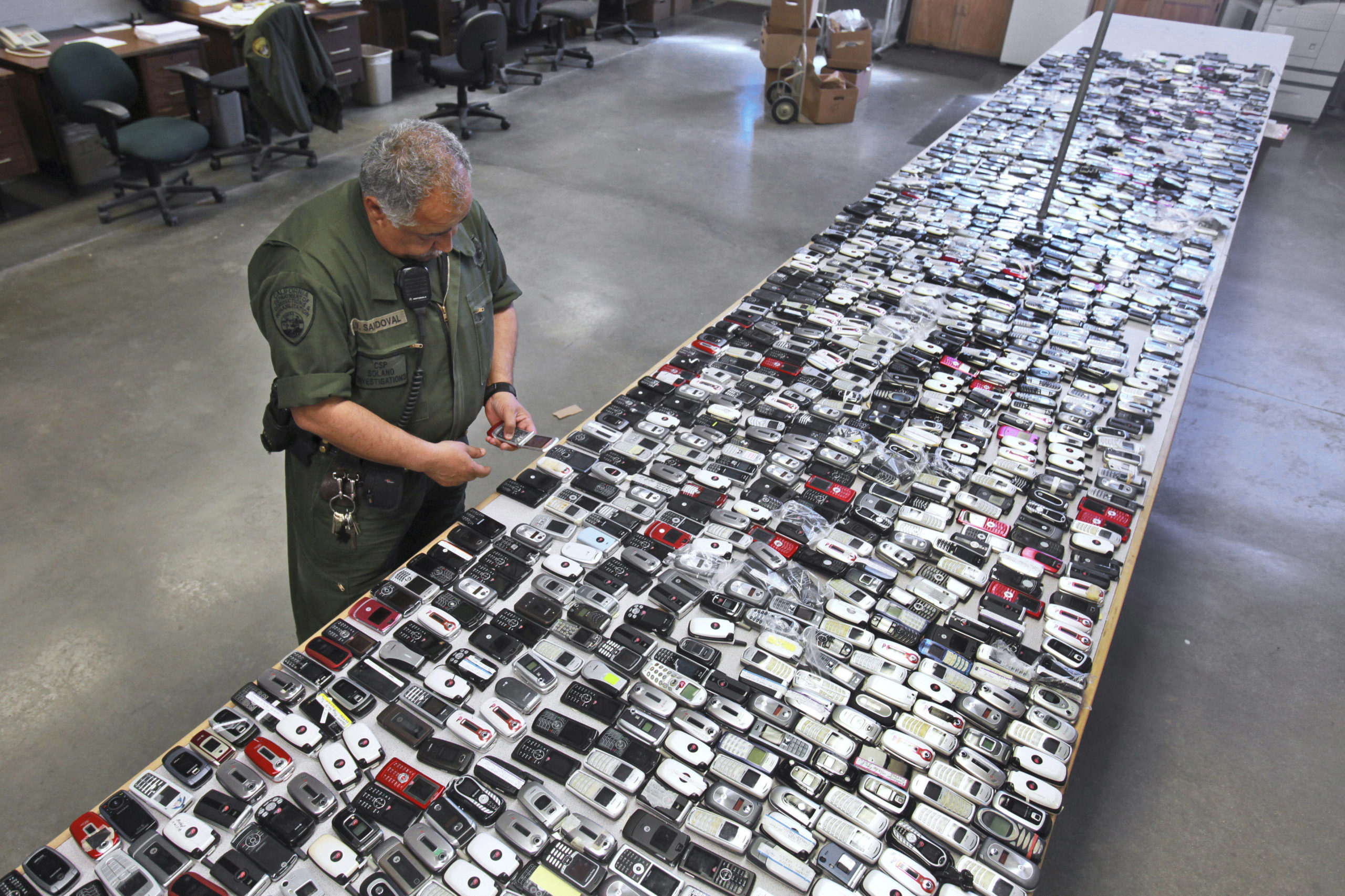 Photo of confiscated inmate cellphones from a California prison