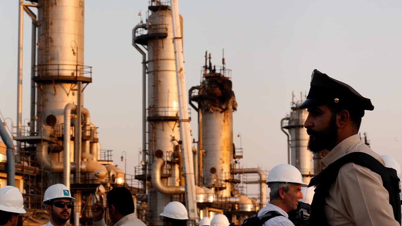 Photo of a guard in front of Aramco's oil facility