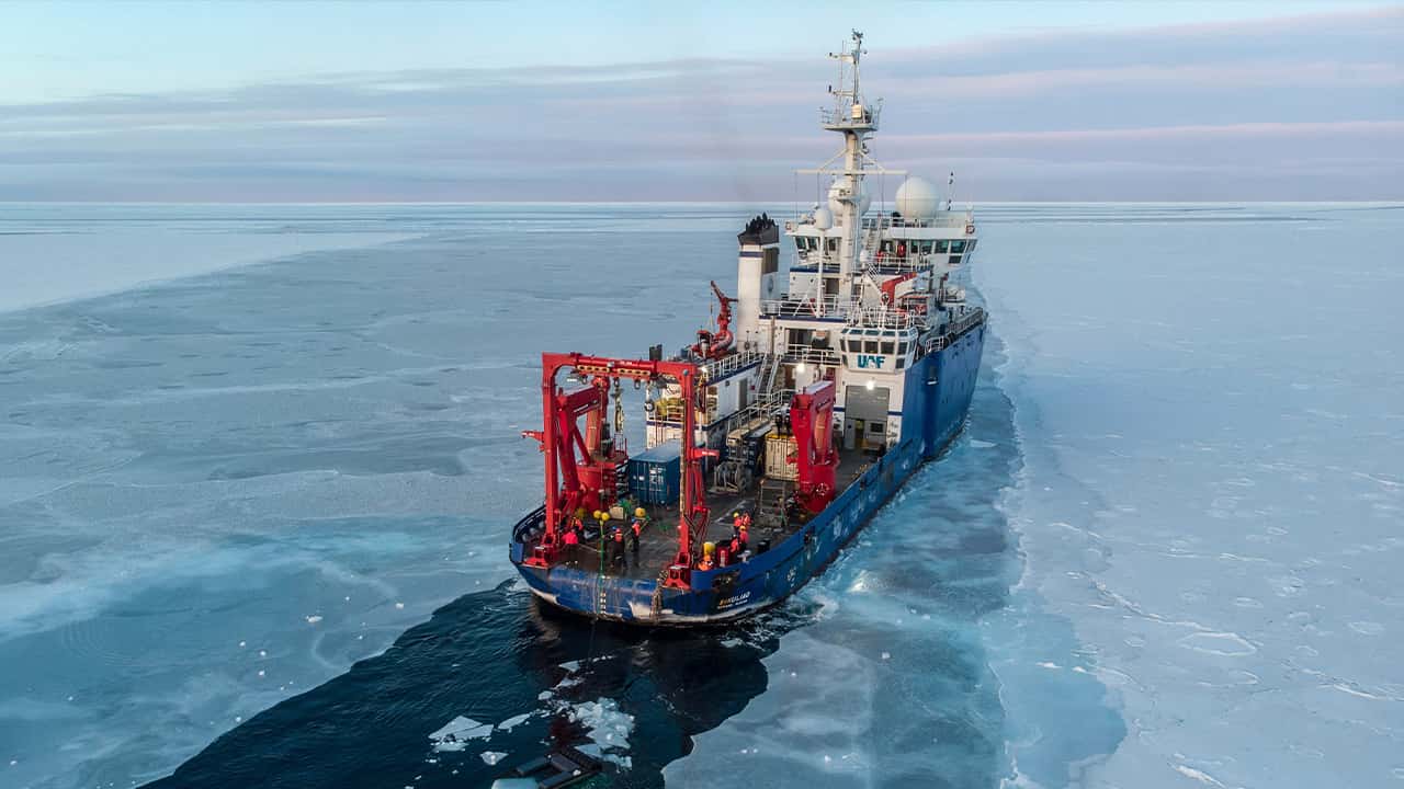 Photo of the U.S. research vessel Sikuliaq