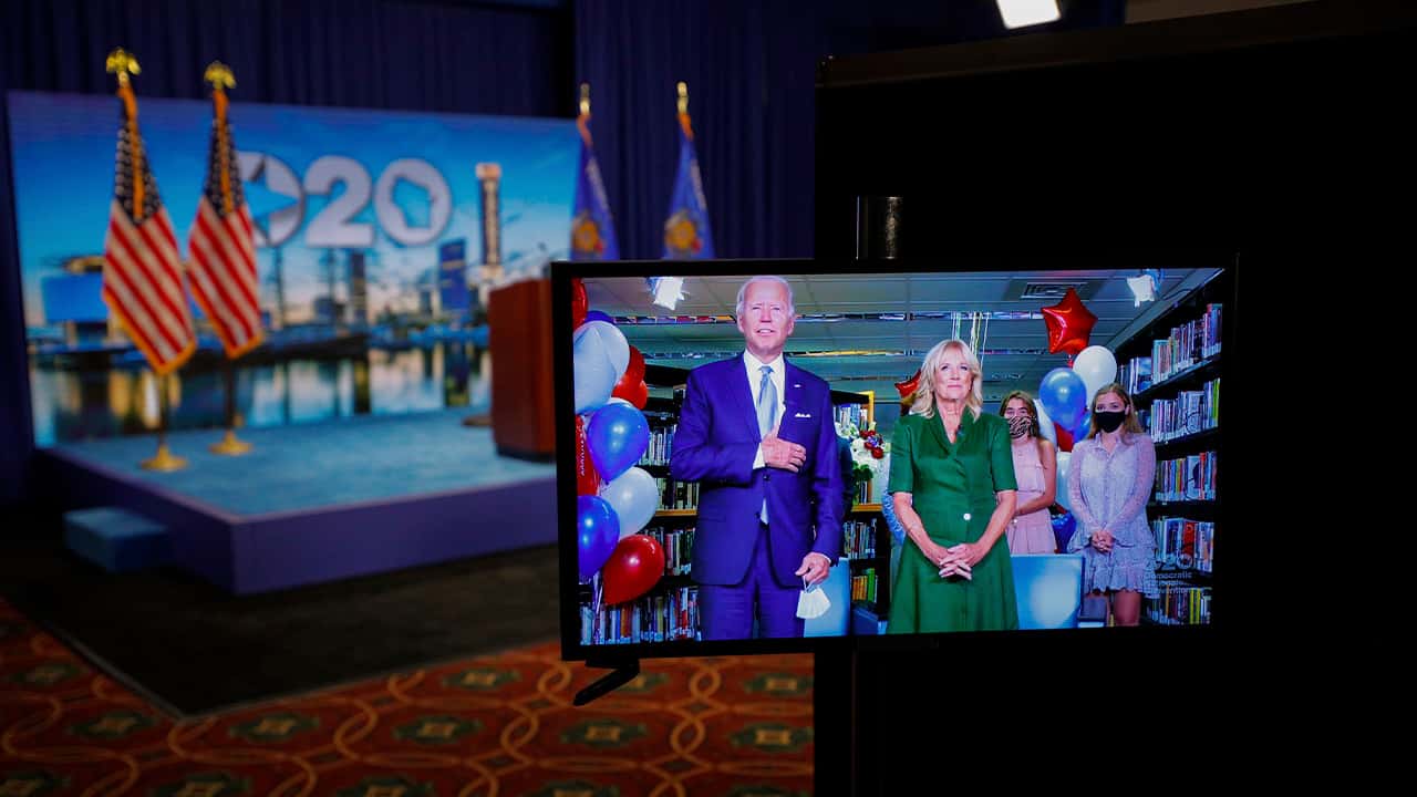Photo of Joe Biden with his wife
