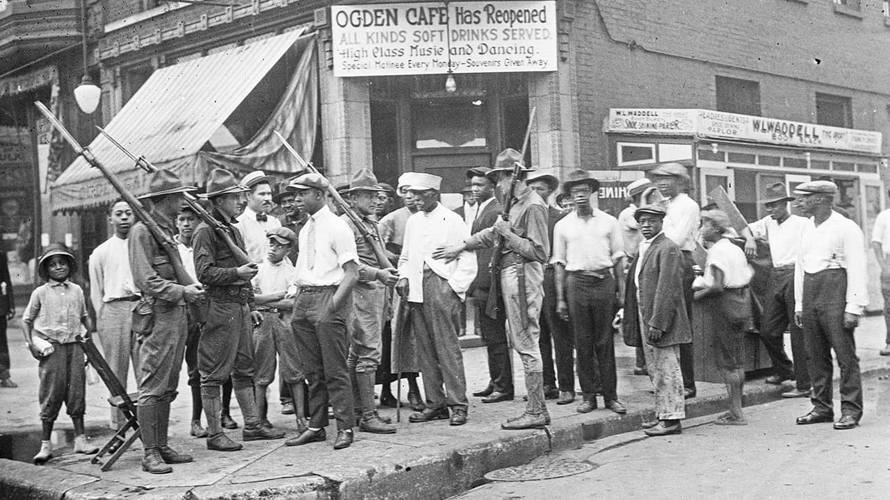 Photo of a crowd of men and armed National Guard