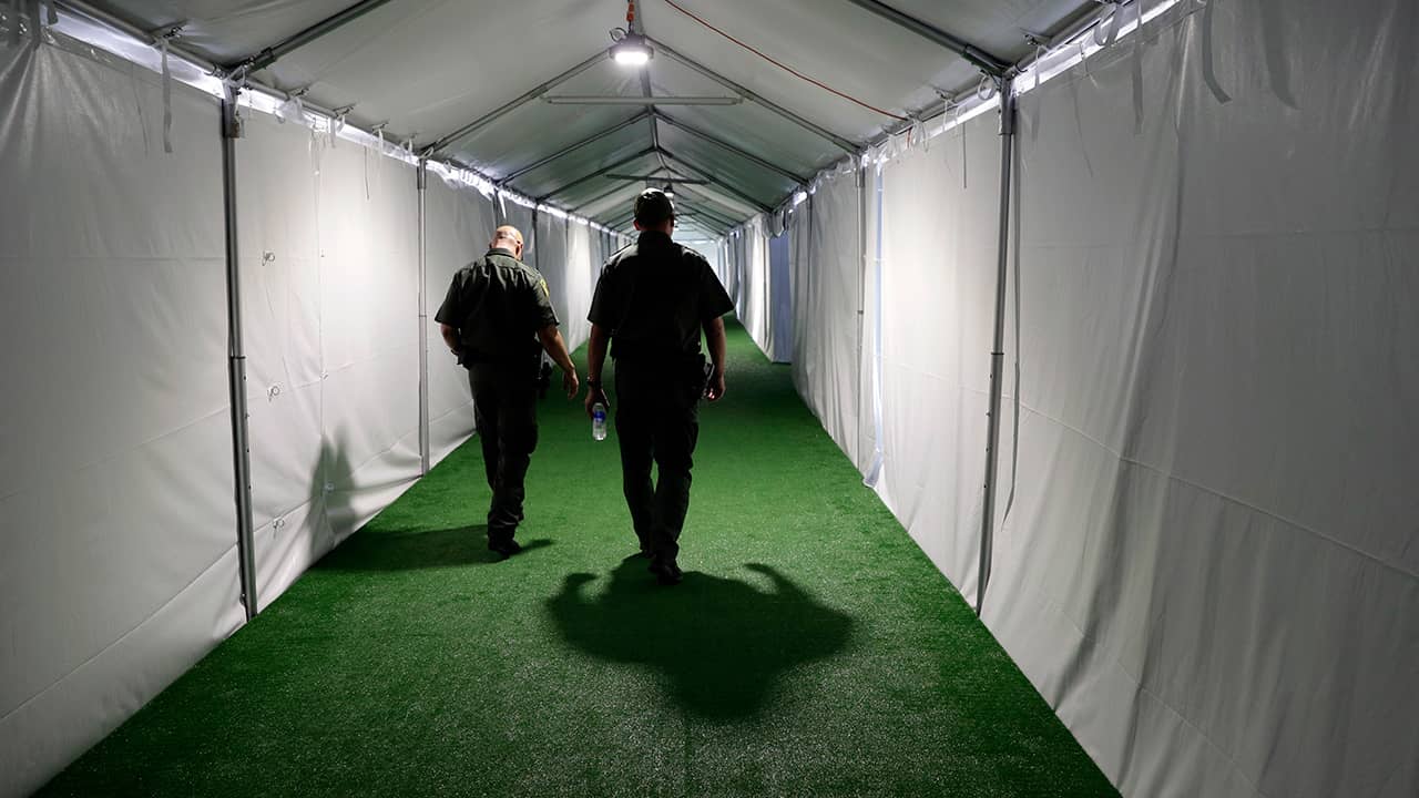 Photo of Border Patrol agents