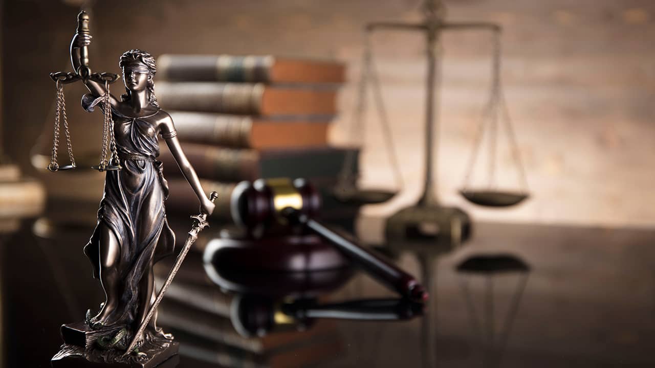 Photo of the statue of justice and books