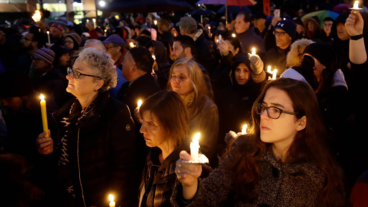 Photo of synagogue vigil in Pittsburgh