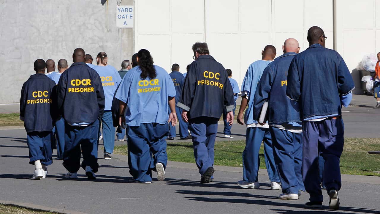 Photo of CDCR prisoners walking through the yard