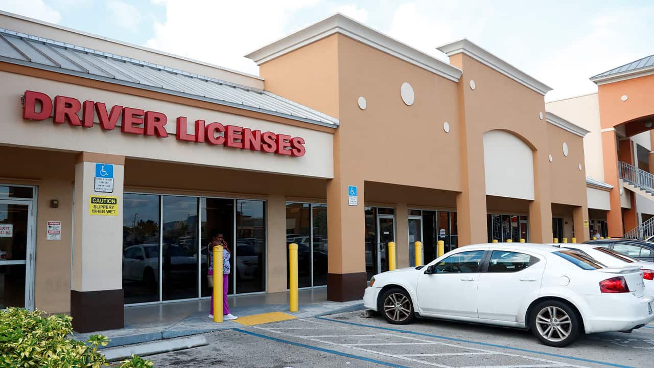 Photo of Florida Highway Safety and Motor Vehicles drivers license center 
