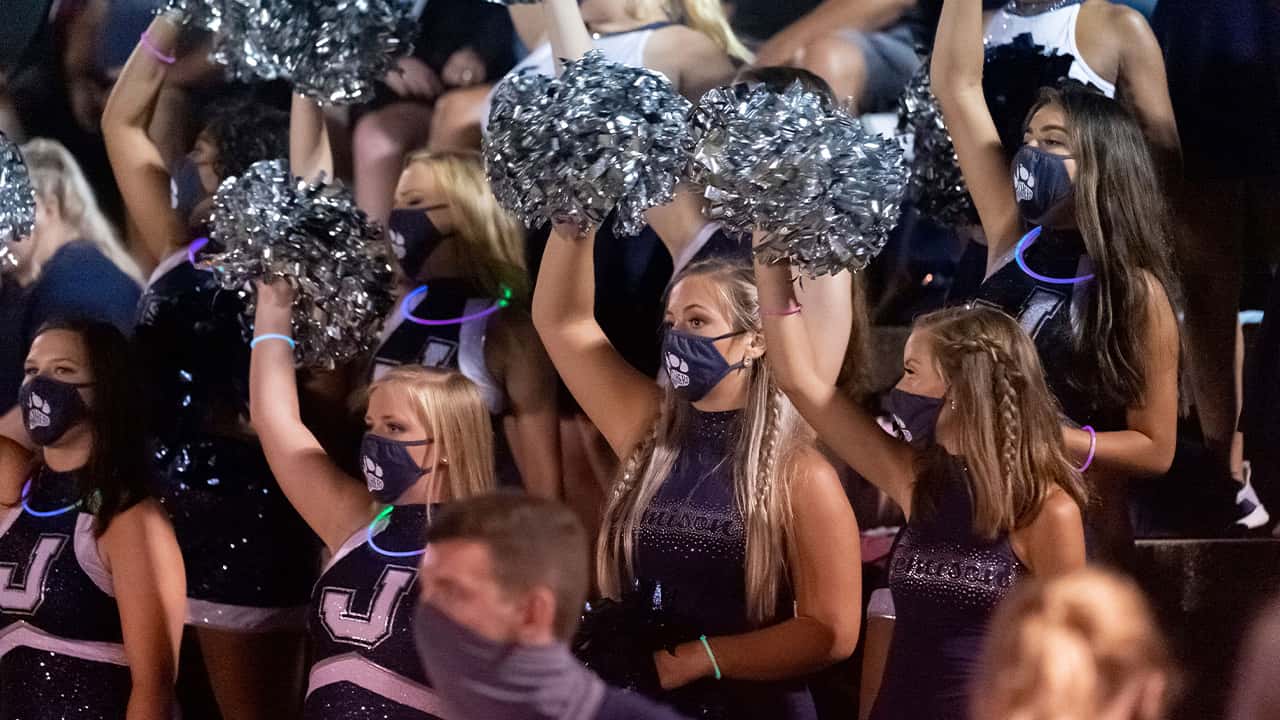 Photo of cheerleaders 