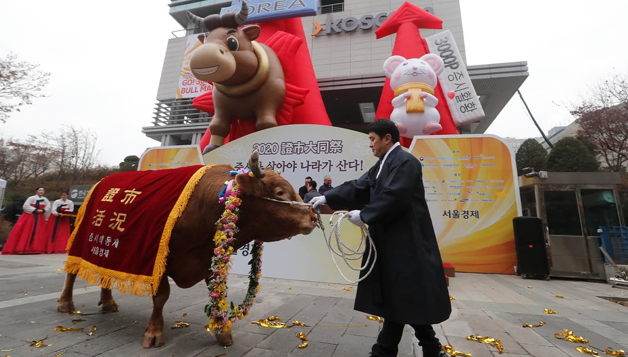 Photo of a farmer parading with a bill in South Korea
