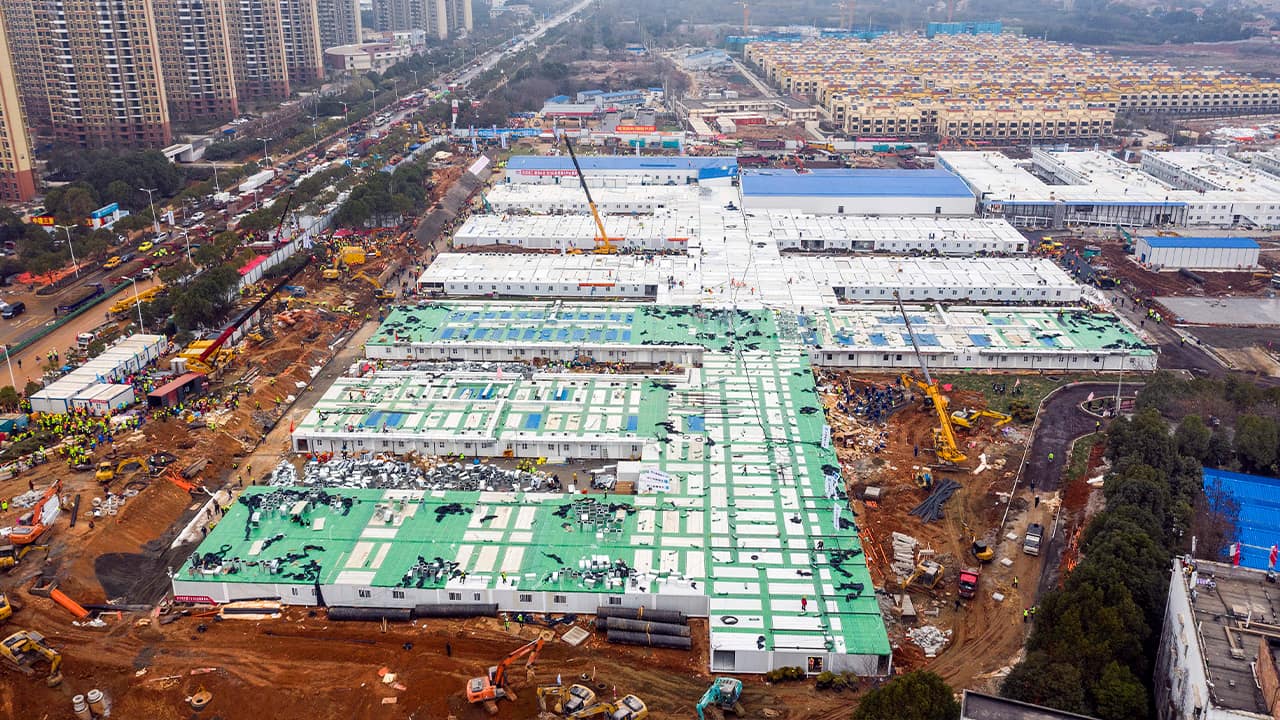 Photo of the Huoshenshan temporary field hospital under construction