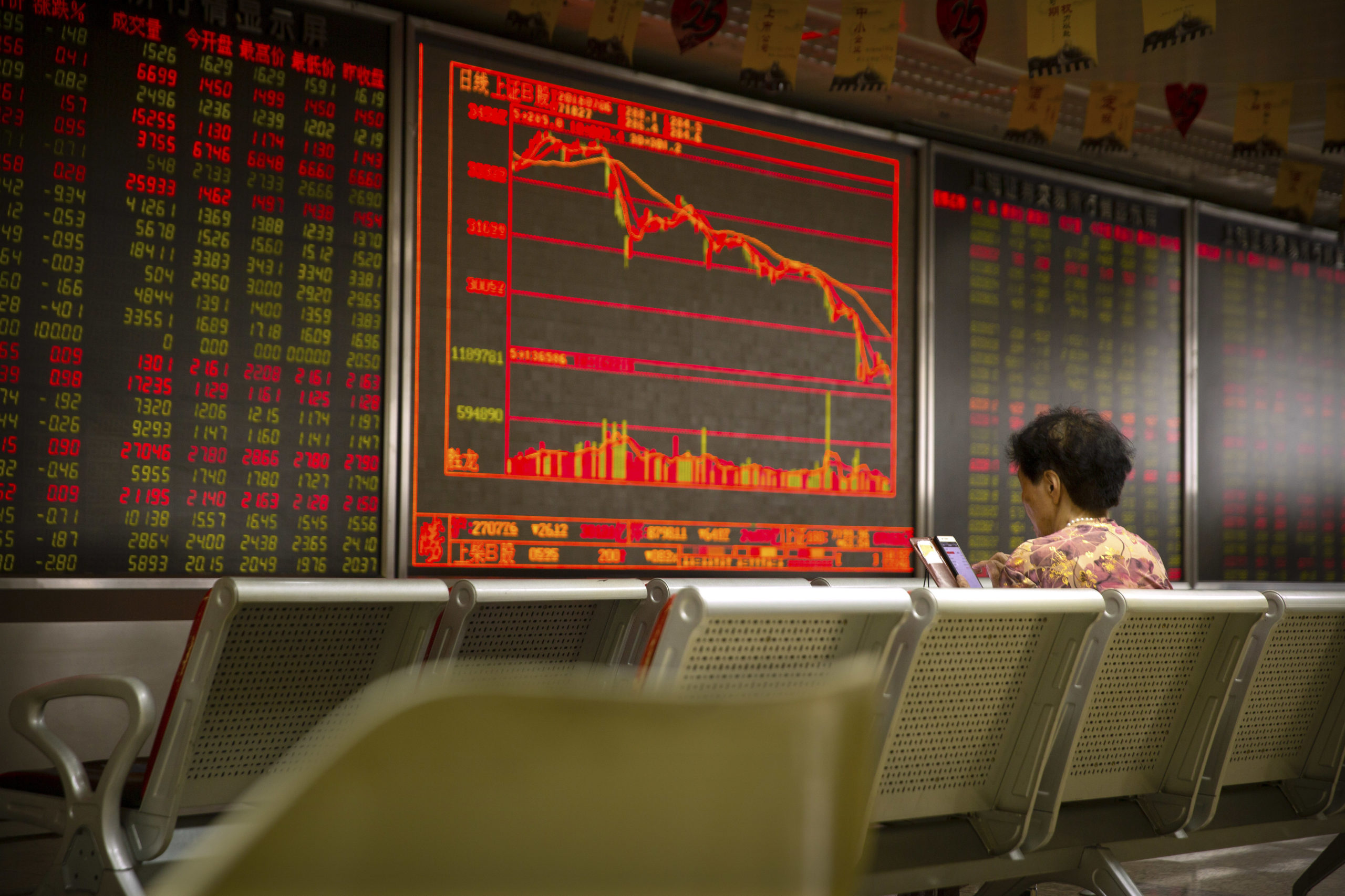 Photo of a Chinese investor monitoring stock prices