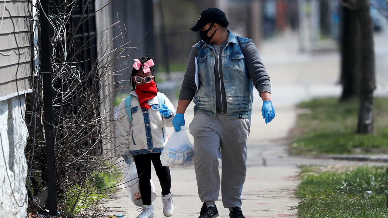 Photo of Erica Harris walking with her daughter in Chicago