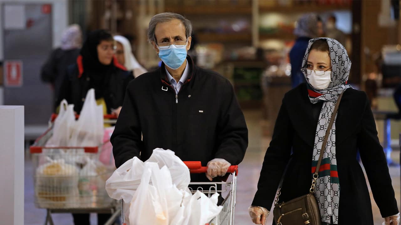 Photo of shoppers wearing face masks in Tehran, iran 