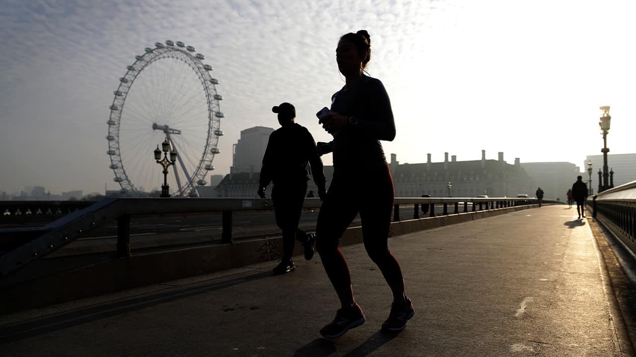 Photo of joggers in London 