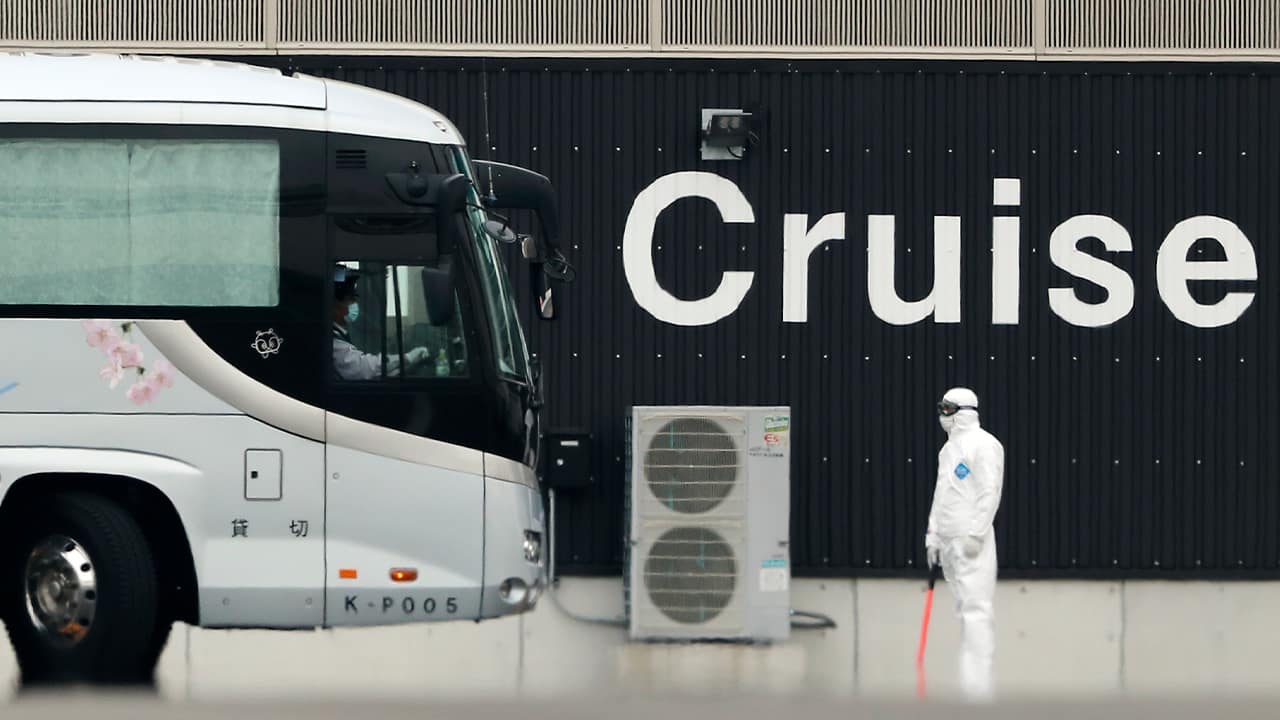 Photo of a bus carrying passengers from the quarantined Diamond Princess