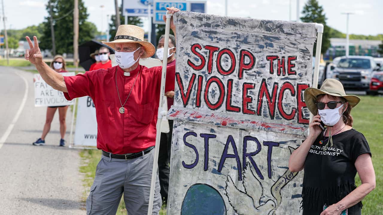 Photo of a death penalty protester 