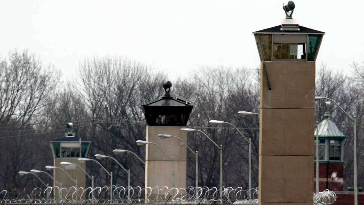 Photo of guard towers and razor wire in Terre Haute, Ind.