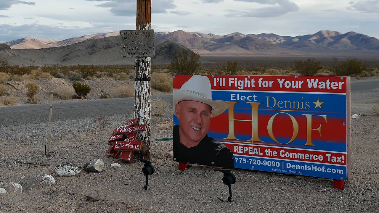 Photo of a Dennis Hof election sign near his brothel, Love Ranch