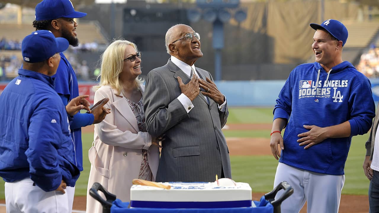 Photo of Dodgers players with Don Newcombe