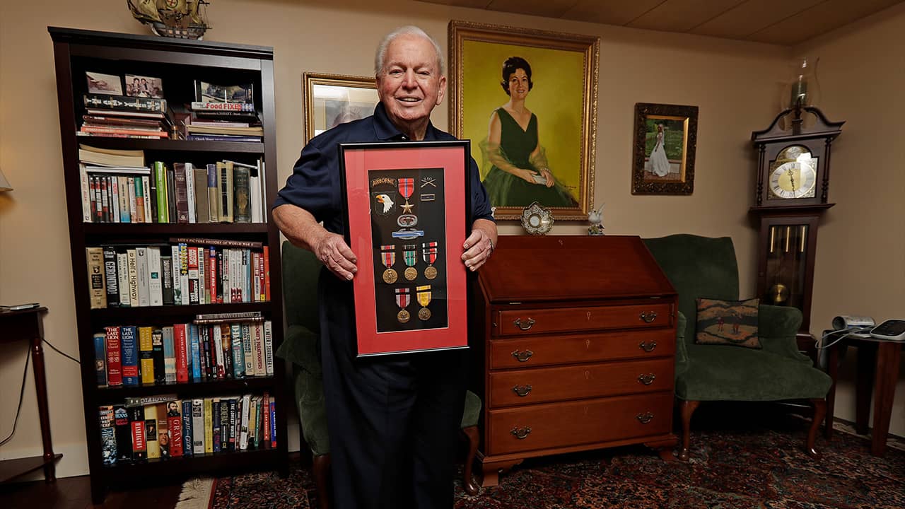 Photo of D-Day veteran Eugene Deibler 