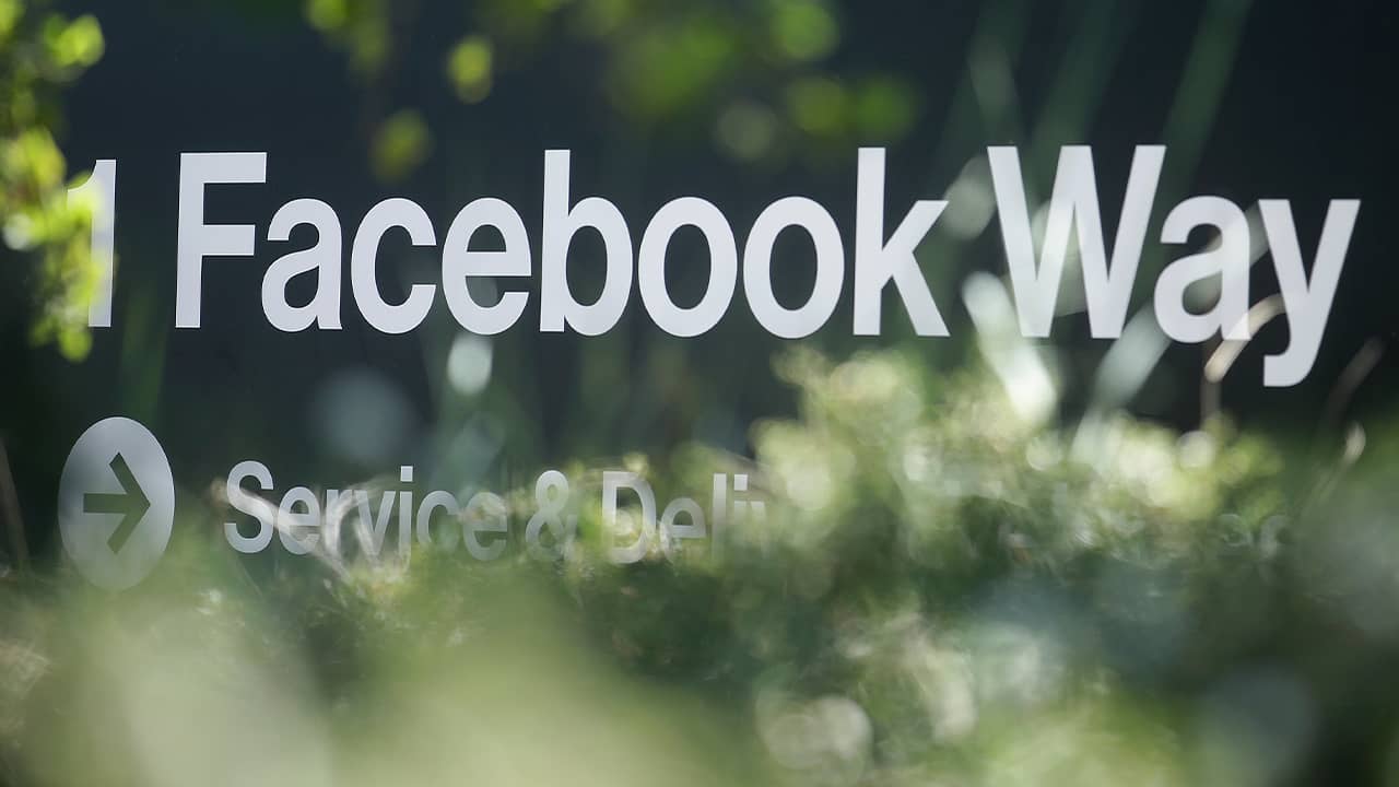 Photo of a sign for Facebook Way in Menlo Park, Ca.