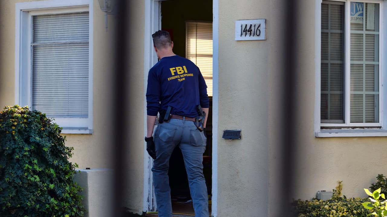 Photo of an FBI evidence response team agent 