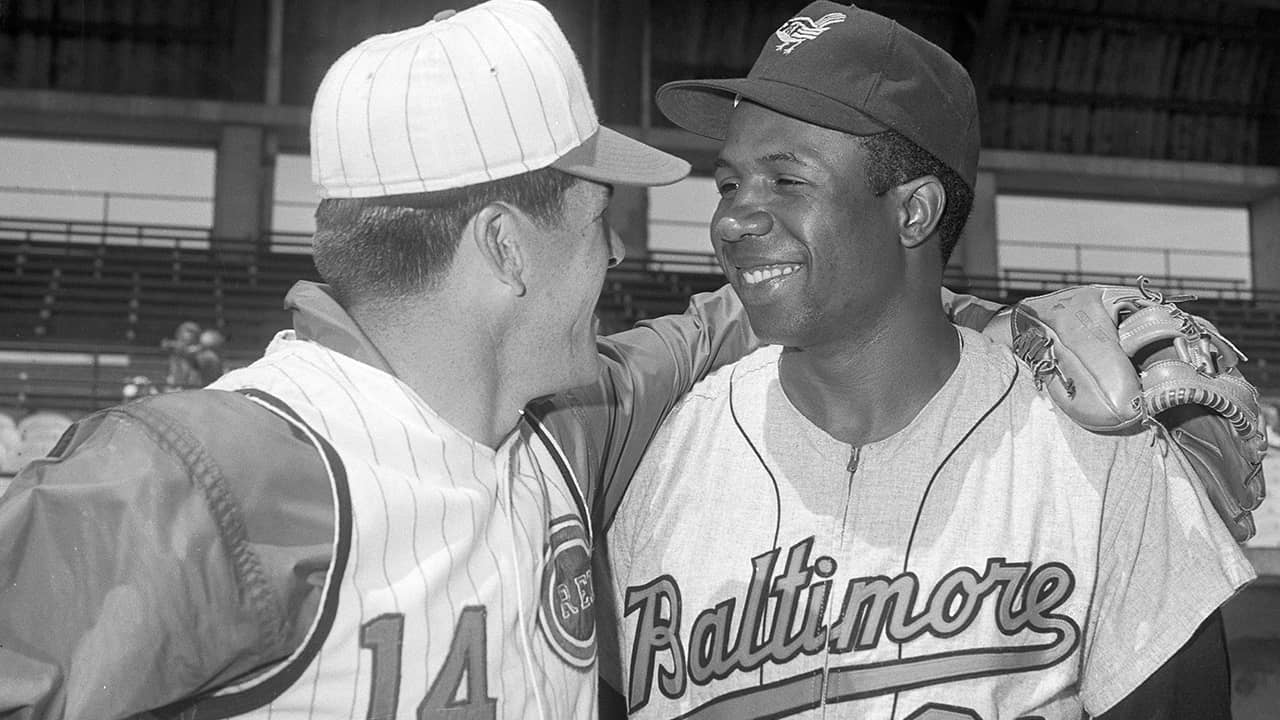 Photo of Pete Rose and Frank Robinson