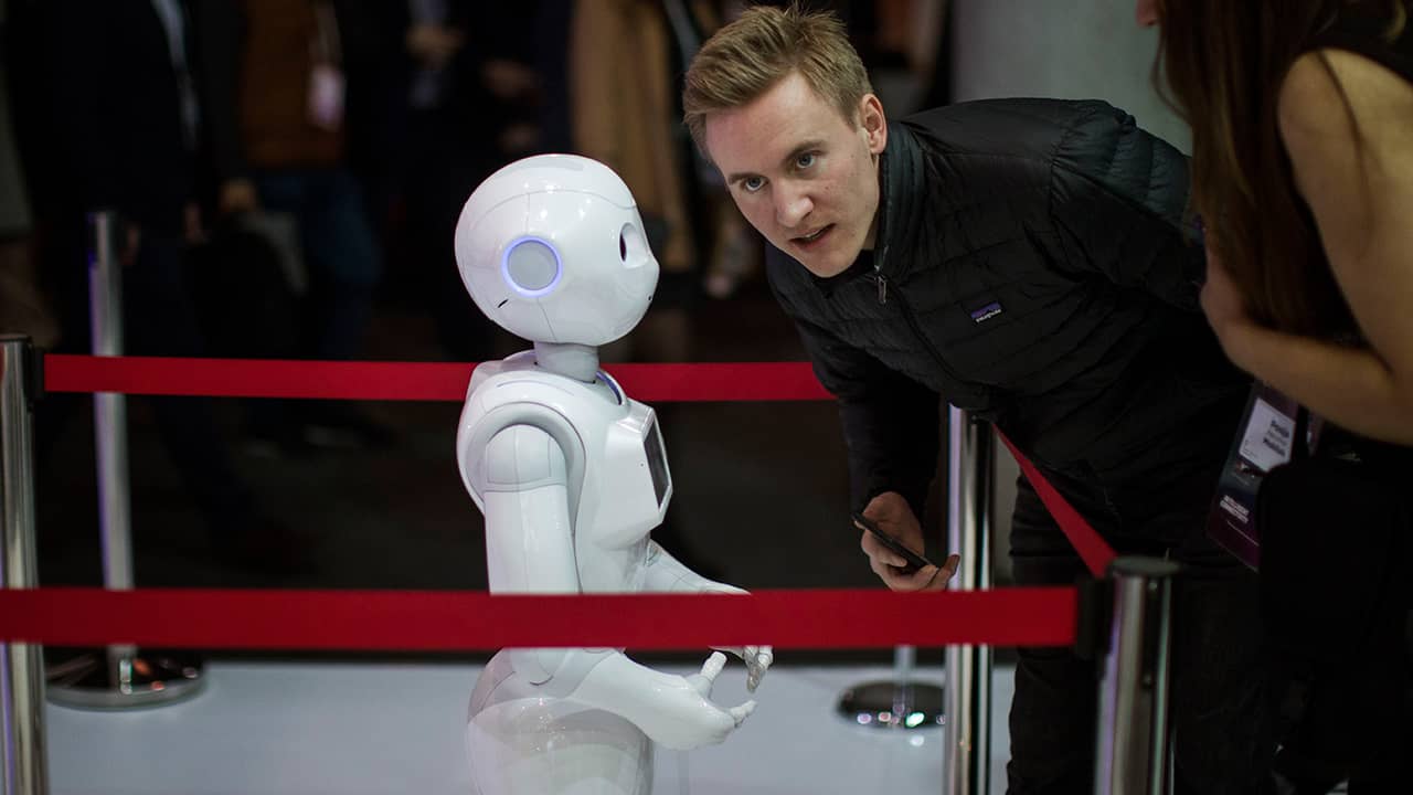 Photo of a XR-1 5G cloud robot by CloudMinds