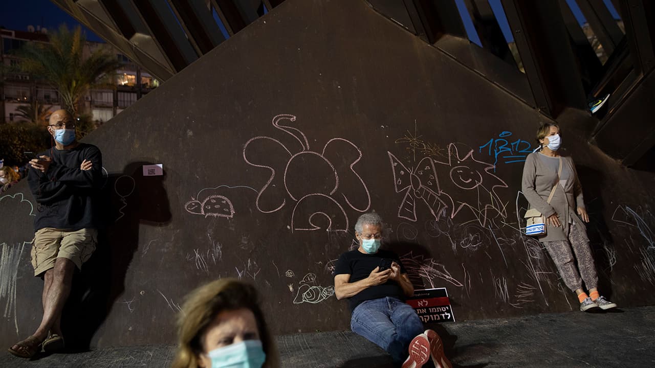 Photo of people in Tel Aviv, Israel